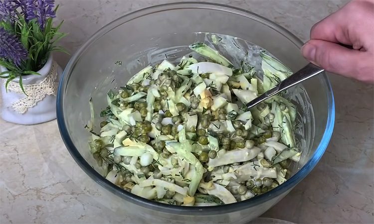 Потрясающий салат из банки горошка