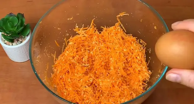 Морковные оладьи на сковороде