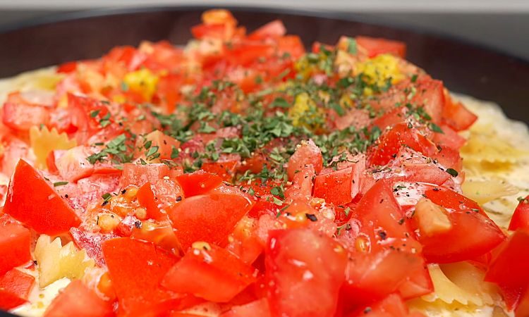 Берем макароны, пару помидор и две сосиски: не рецепт, а находка