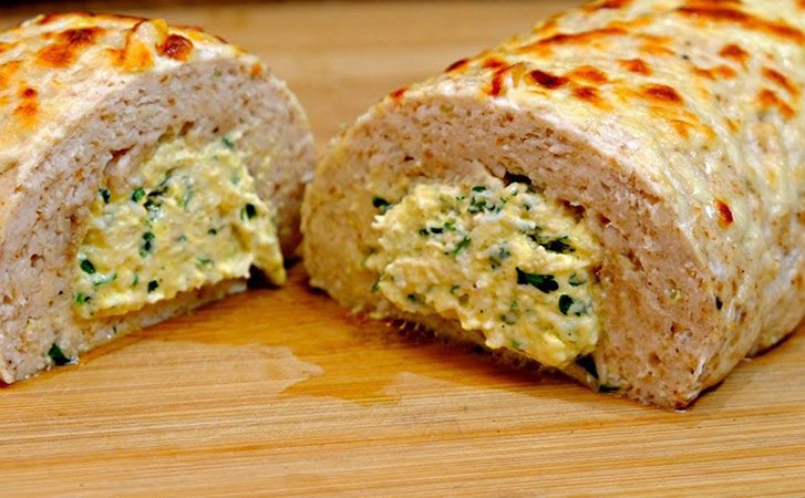 Быстрый куриный рулет с особой начинкой. Вкуснее и быстрее любых котлет