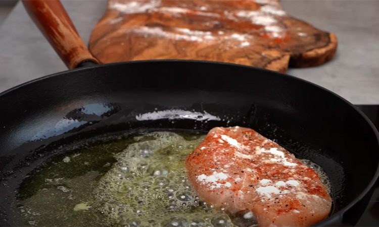 По нежности не уступит дорогой вырезке. Хрустящая курочка в сливочно-чесночном соусе