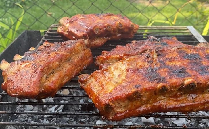 Показываем как сделать, чтобы мясо не теряло сок. Ребрышки на мангале