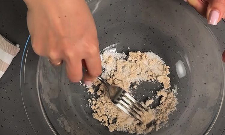 Жарим прямо в сковороде с хрустящей корочкой и нежным мякишем. Пышный хлеб не включая духовки