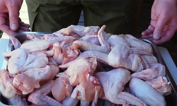 Аппетитные крылышки, на гриле или мангале. Вместо шашлыка на большую компанию