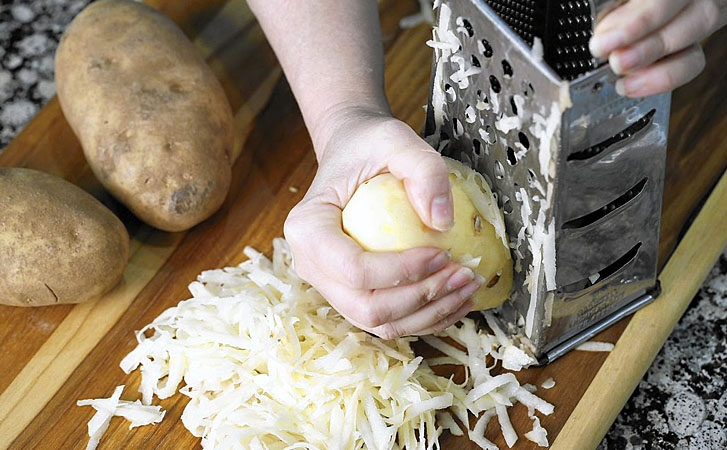Готовим на сковороде без муки. Превращаем тертую картошку в шикарную фритатту