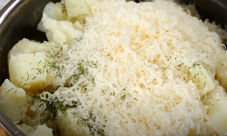 Картофельные гнезда сочнее мяса по-французски. Жарим фарш на нежном пюре
