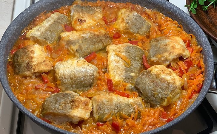 Секрет в особой подливе: она добавляет сок и усиливает вкус. Хек и минтай готовить нужно только так