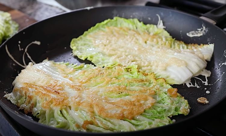 Закуска и гарнир за минуты. Жарим пекинскую капусту в кляре