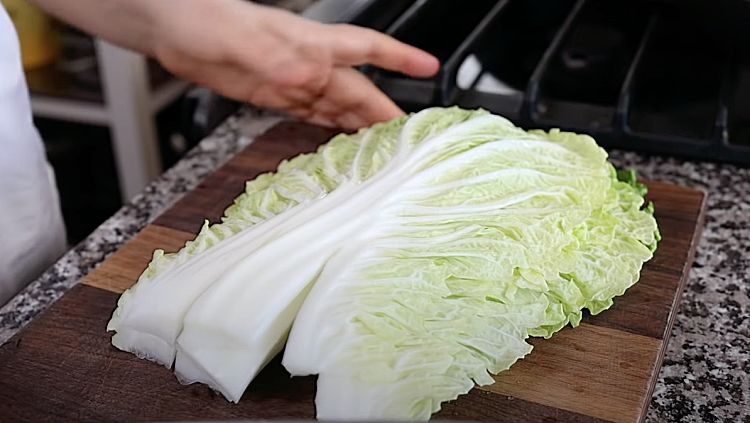 Закуска и гарнир за минуты. Жарим пекинскую капусту в кляре