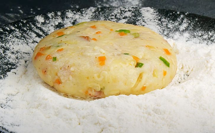 Всего 200 граммов мяса в начинку и ужины на несколько дней готовы. Делаем пюре основой котлет