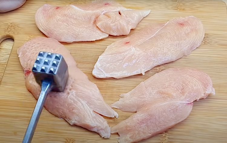 Секрет нежной с сочной куриной грудки на сковороде. Добавляем немного молока