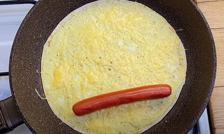 За считанные минуты получили великолепный перекус. 2 сосиски и лаваш