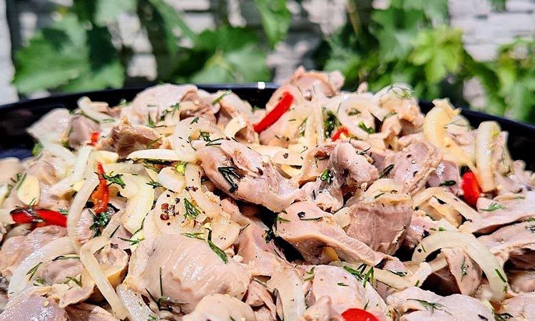 Со стола разметают в минуту. Маринуем куриные пупки так, что за субпродуктами теперь очередь