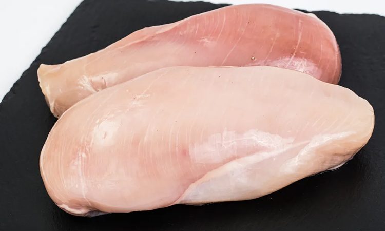 На что указывают белые полоски на грудке? Курица, которую стоит обходить стороной