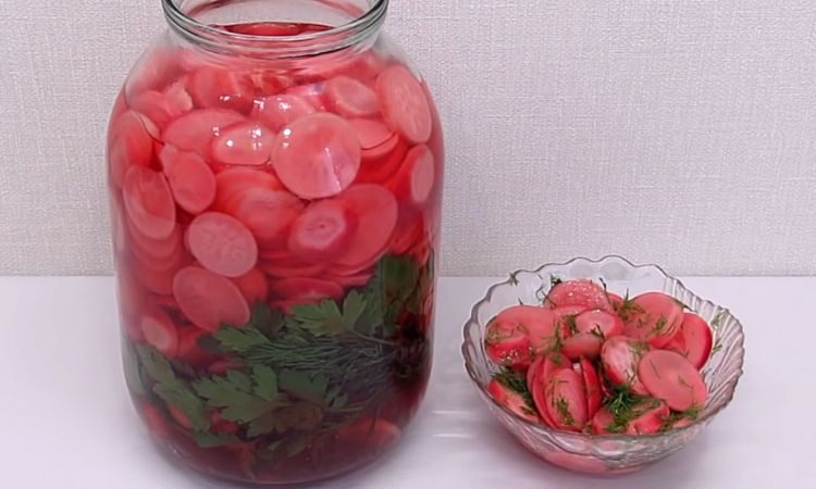 Настолько вкусно, что эту банку откроют первой. Замариновываем редиску на зиму