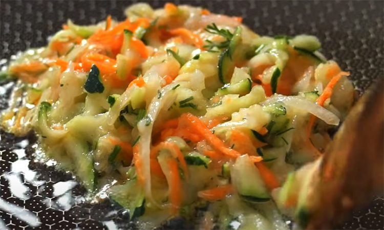 Сочнее котлет, хотя и без мяса. Оладушки из кабачков селянские