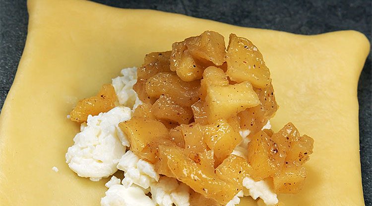 Почти яблочный штрудель на вкус, а готовить просто. Выпечка к чаю без хлопот