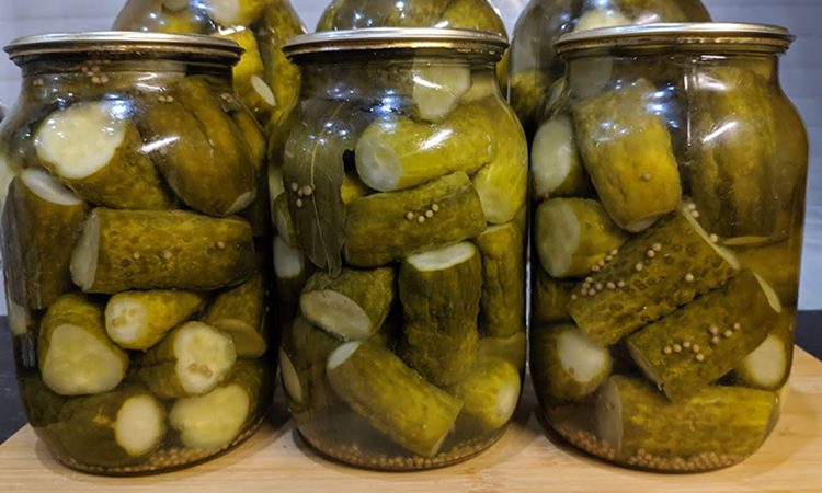 В отличие от обычных, хруст всегда бочковой. Закатываем огурцы по-фински