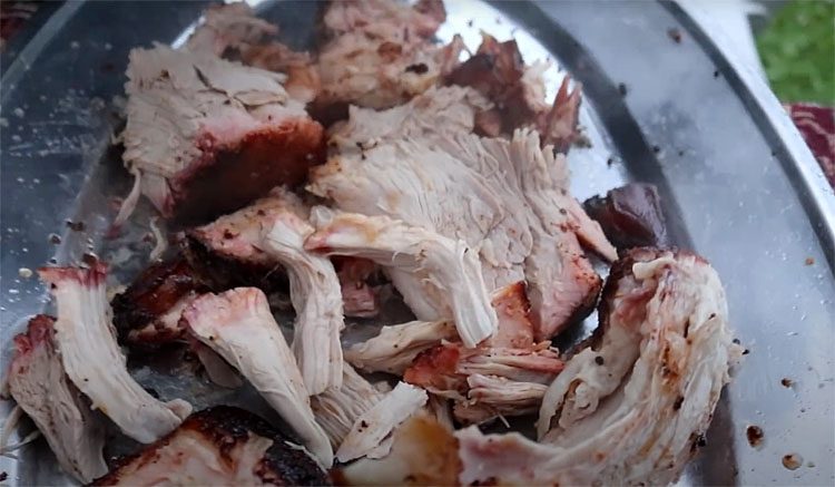 Удивительно нежно, можно есть губами. Рецепт рваного мяса на гриле