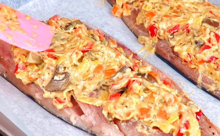 Маринуем рыбу прямо в духовке во время готовки. Скумбрия вкуснее лосося и семги