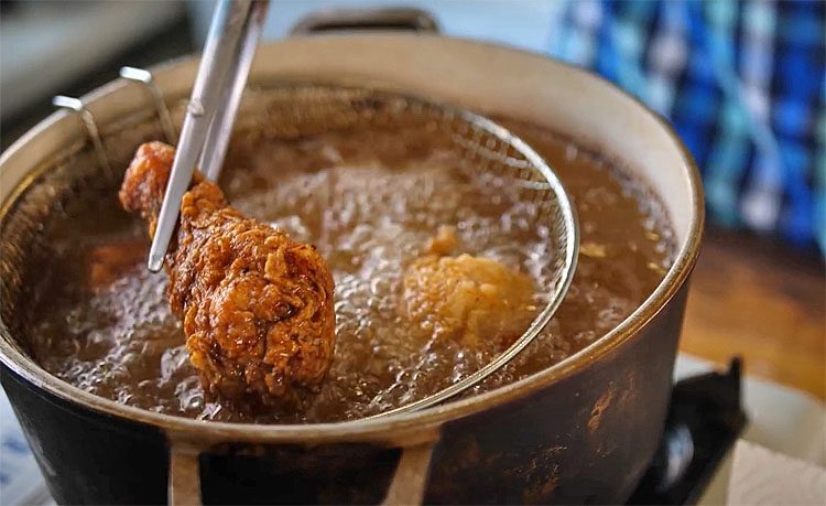 По-другому потом не захотите. Показываем как сделать у куриных ножек самую шикарную корочку