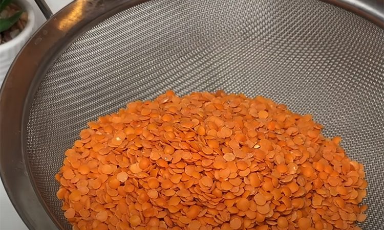 Смешали и получили котлеты сытнее мясных. 1 кабачок и стакан чечевицы