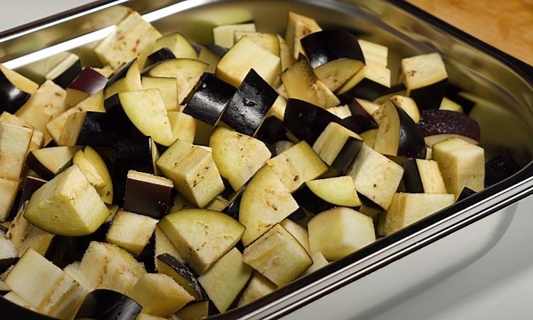 Вкусно и очень бюджетно. Баклажаны и нут. Сытное блюдо из Греции