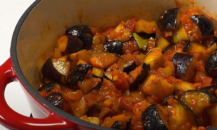 Вкусно и очень бюджетно. Баклажаны и нут. Сытное блюдо из Греции