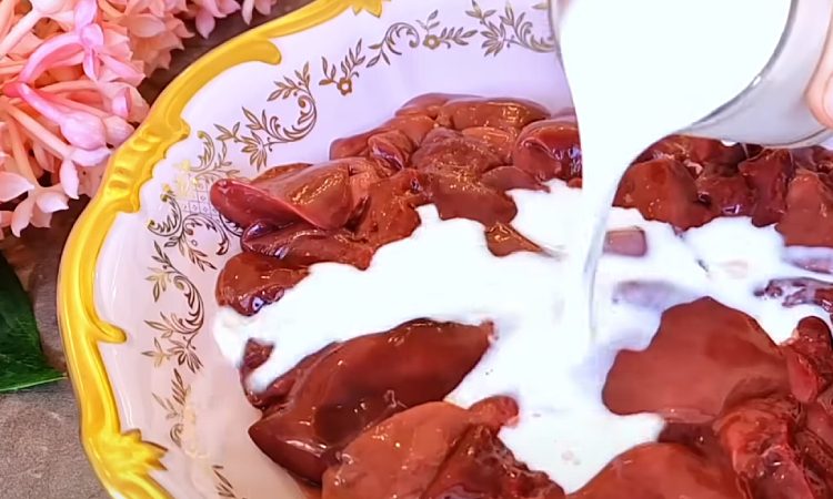 Получается всегда нежно и без горечи. Куриная печень по-цыгански