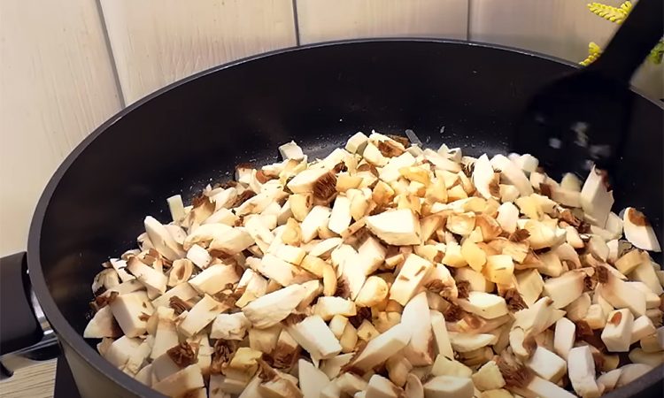 Запекаем кабачки с помидорами, грибами и сыром. Так вкусно и сытно, что мяса не просят