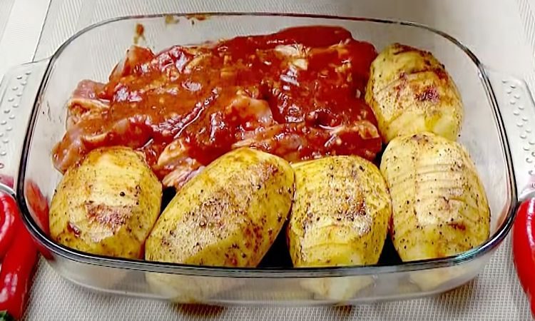 Можно подавать даже главным блюдом, настолько вкусно. Берем простую карточку и фаршируем