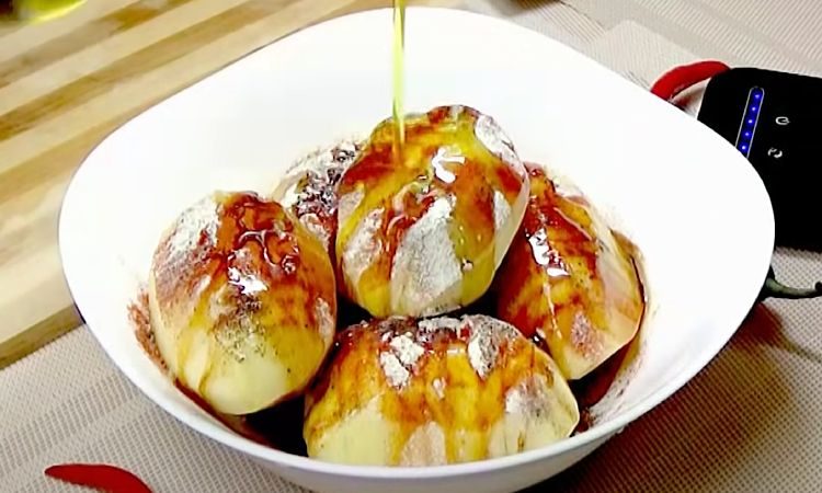 Можно подавать даже главным блюдом, настолько вкусно. Берем простую карточку и фаршируем