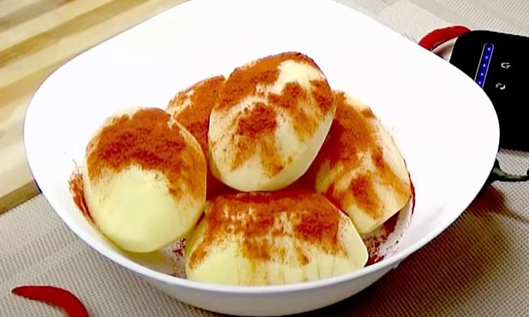 Можно подавать даже главным блюдом, настолько вкусно. Берем простую карточку и фаршируем