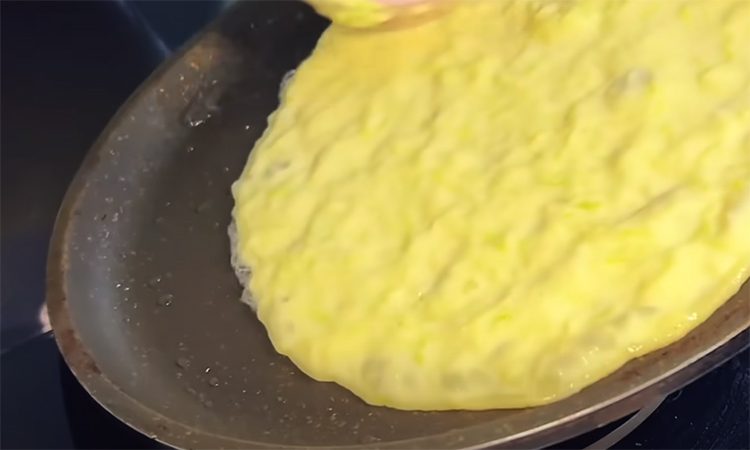 Минимум теста, подходят для мясной начинки. Тончайшие блинчики из кабачков