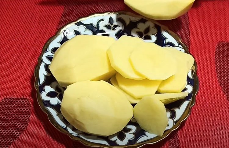 Всего 10 минут и у нас на столе вкуснейшие хрустящие треугольники. Хлеб и картофель