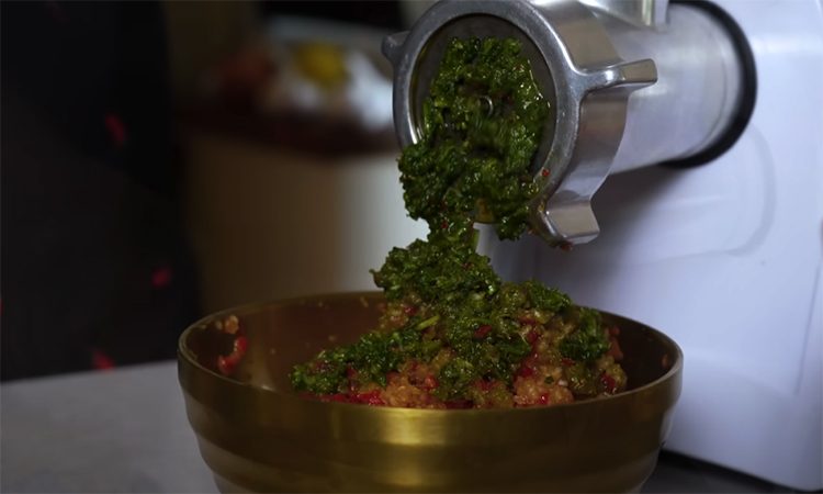 В отличие от обычной не просто острая, а с особым вкусом. Аджика из кабачков на зиму