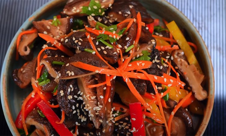Тонкость вкуса в грибах шиитаке. Салат разлетается быстрее шашлыка