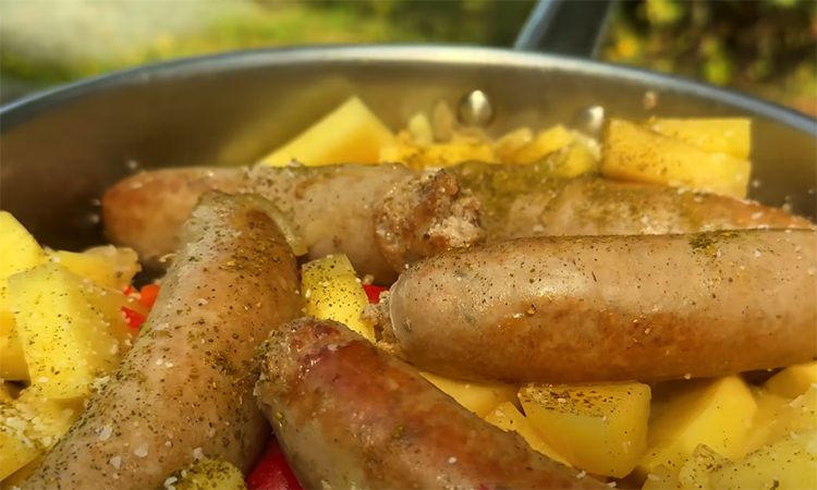 В основе купаты. Ужин в одной сковороде, на всю неделю