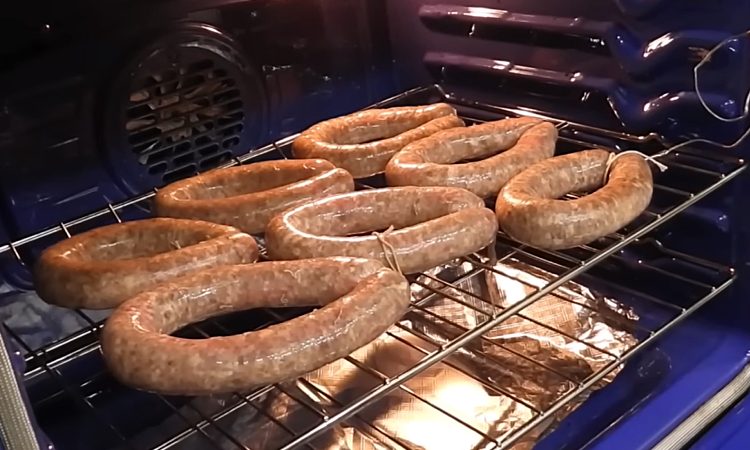Используем обычную духовку. Делаем копченую колбасу дома