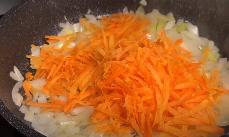 Продукты те же, но блюдо на столе уже не узнать. Сочетаем картошку с курицей по-новому