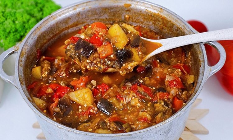 Так готовят только на юге. Хороши даже без мяса. Баклажаны по-болгарски