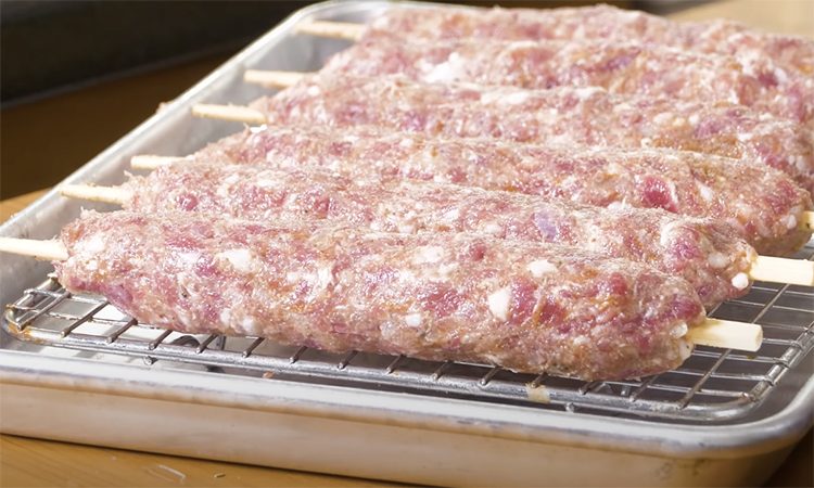 Как приготовить люля в духовке. Будет сочно, как на мангале