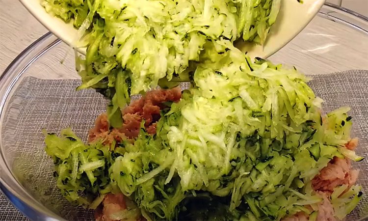 В основе кабачки и фарш. Как мясо по-французски, но проще и дешевле