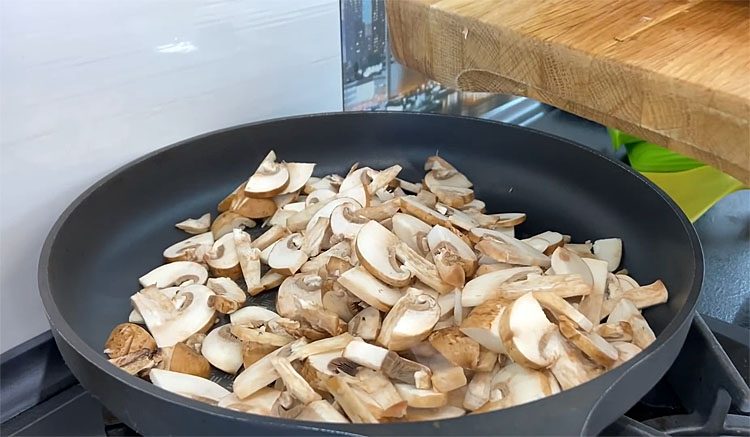 Невероятное сочетание курицы и грибов. Салат Осенний вальс