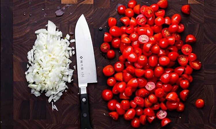 Вся тонкость в правильном смешивании. Делаем пасту из базовых ингредиентов, но будет как в дорогом ресторане