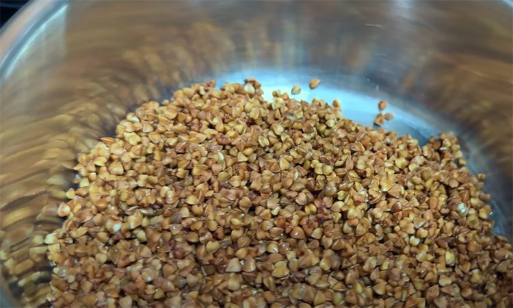 Блюдо, которое удивит даже тех, кто не любит гречку. Гречаники с фаршем и подливой