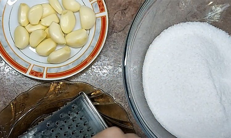 С ней любое блюдо вкуснее. Превращаем обычную соль в ароматную адыгейскую приправу