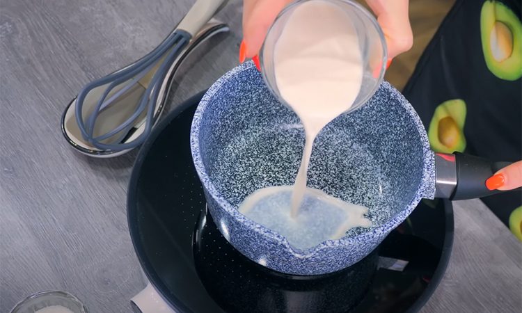 Уходит 10 минут на подготовку, и они всегда получаются. Эклеры простым способом