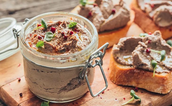 Текстура нежная почти как суфле. Паштет из печени, но без жарки