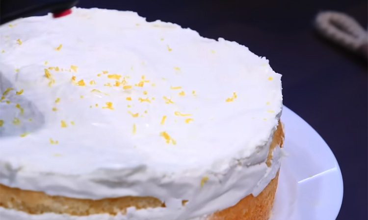 По виду дорогой, а делать проще простого. Торты готовятся часами, но «Лимончелло» всего 40 минут